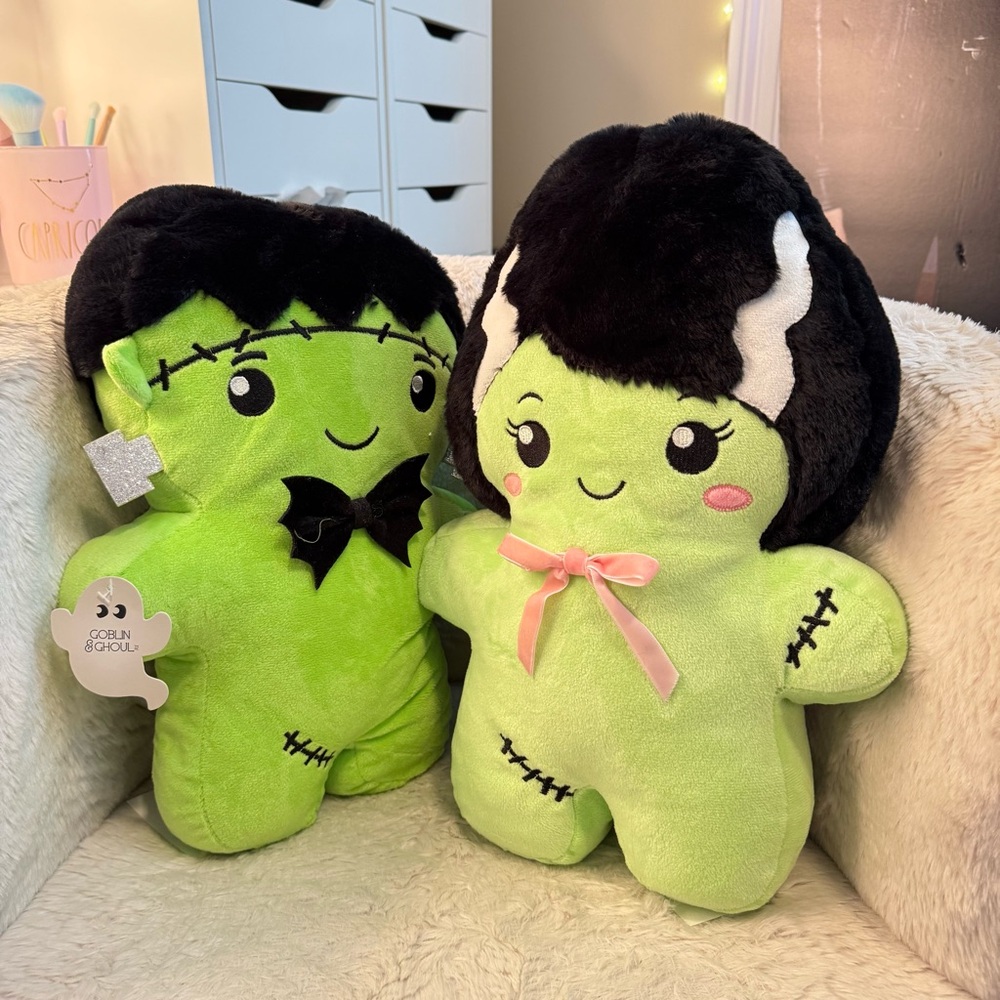 NWT Goblin & Ghoul Frankenstein & Bride of Frankenstein Decor Pillows Set of 2